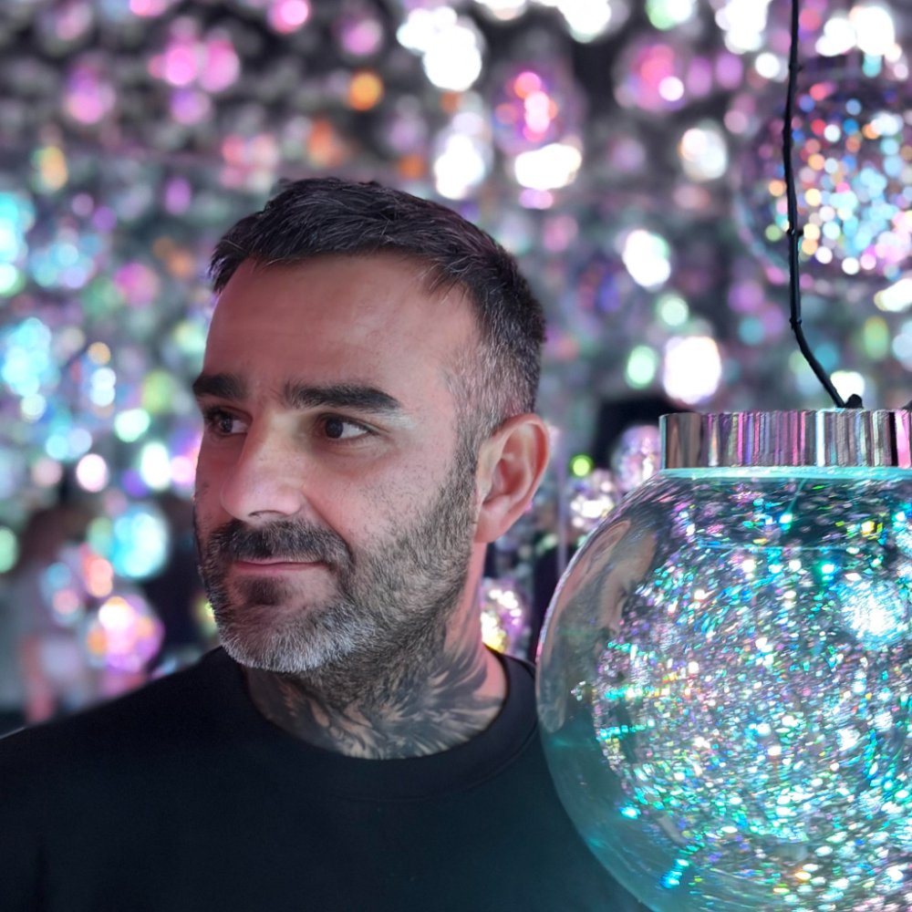 Portrait of Julien Jimenez, founder of BoothBookr